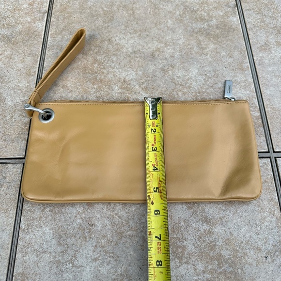 HOBO INTERNATIONAL WRISTLET - Picture 3 of 10